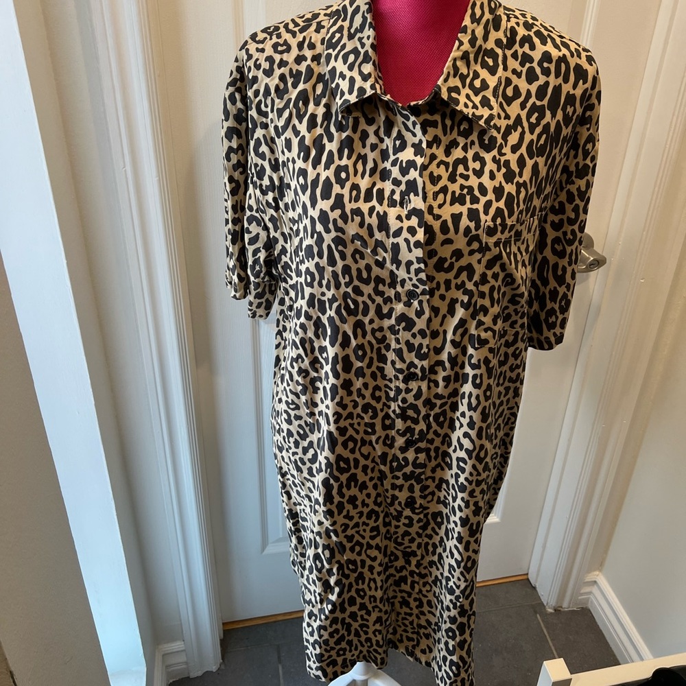 Target Ascot & Heart Leopard Print Shift dress, Size Large.
